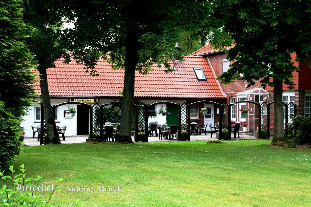 Hotel Gasthaus&Pension Heidehof Soltau Exterior foto