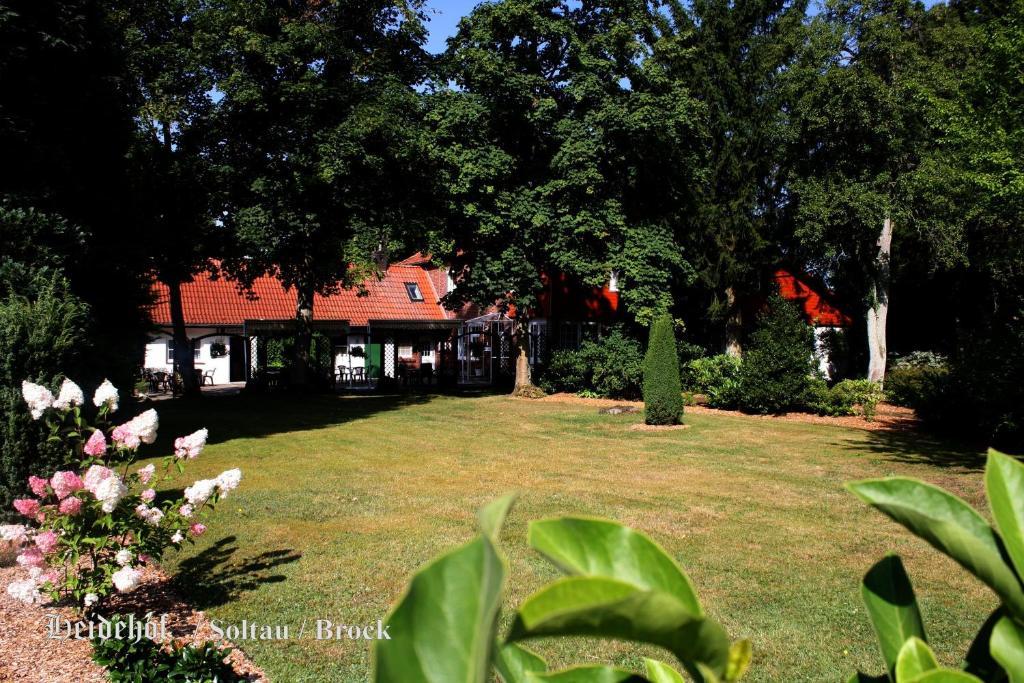 Hotel Gasthaus&Pension Heidehof Soltau Exterior foto